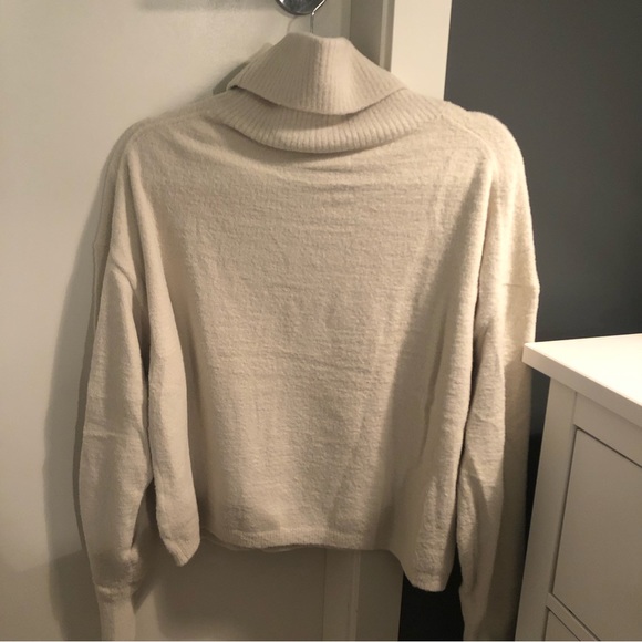 Wilfred Free Hush Knit Cropped Turtleneck - Picture 9 of 10